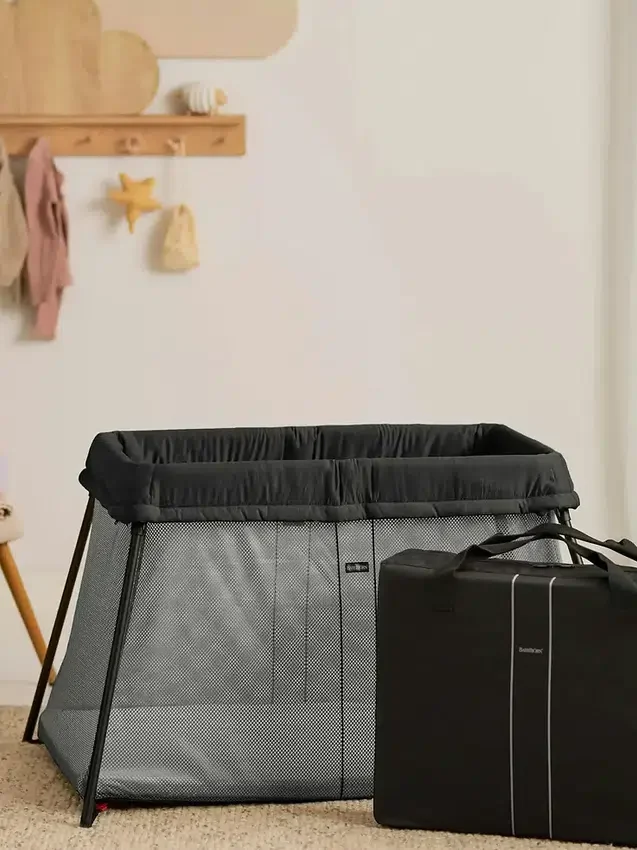 Babybjorn Travel Crib Light and Fitted Sheet Bundle Pack