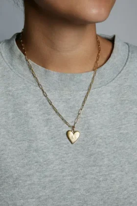 Hart Small Ribbed Heart of Gold Necklace